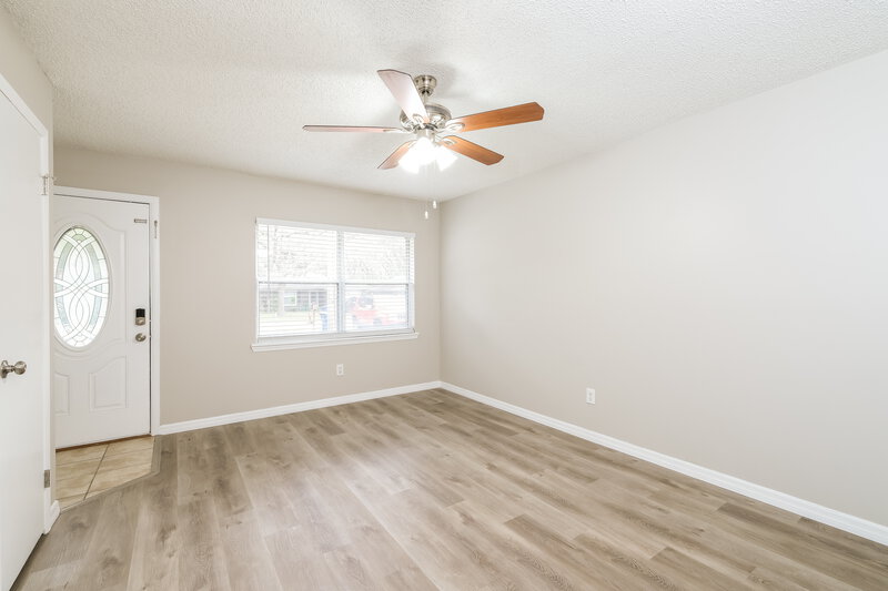 1,795/Mo, 415 S 13th Ter Fernandina Beach, FL 32034 Living Room View 2
