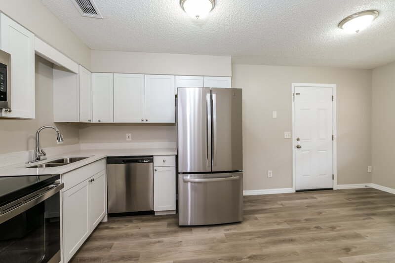 1,795/Mo, 415 S 13th Ter Fernandina Beach, FL 32034 Kitchen View