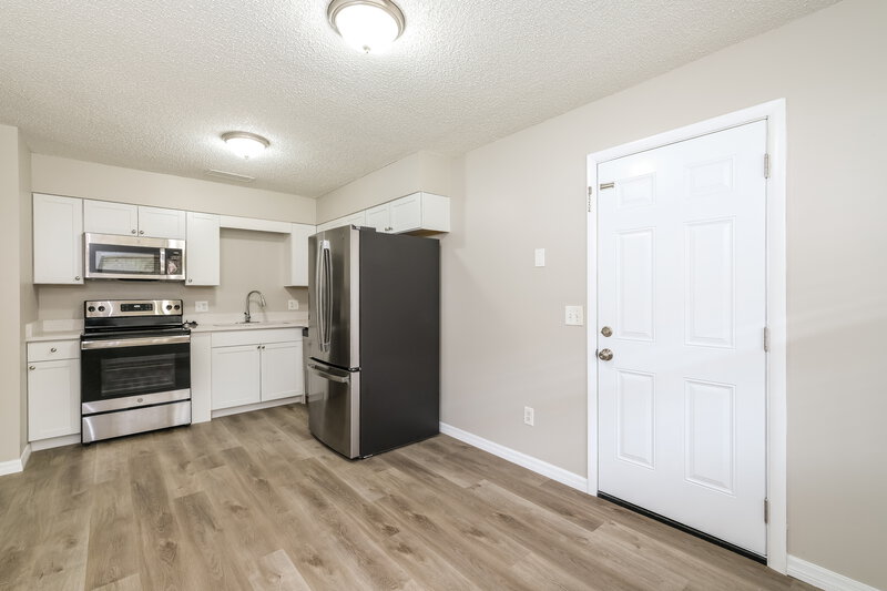 1,795/Mo, 415 S 13th Ter Fernandina Beach, FL 32034 Kitchen View 3
