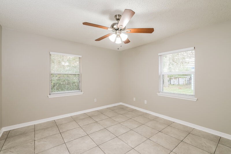 1,795/Mo, 415 S 13th Ter Fernandina Beach, FL 32034 Main Bedroom View