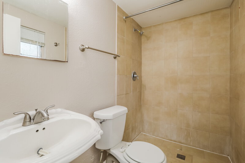 1,545/Mo, 126 Aries Dr Orange Park, FL 32073 Main Bathroom View