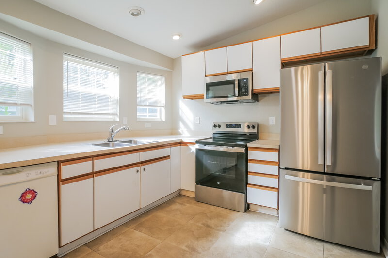 1,585/Mo, 1357 Mattie St Saint Augustine, FL 32084 Kitchen View