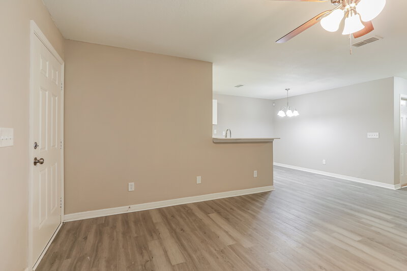 0/Mo, 3564 Atherton St Jacksonville, FL 32207 Living Room View