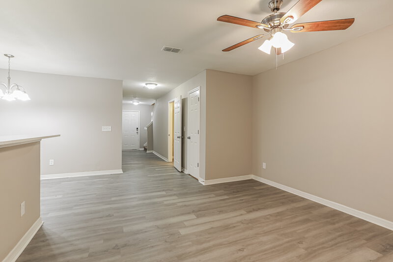 0/Mo, 3564 Atherton St Jacksonville, FL 32207 Living Room View 2