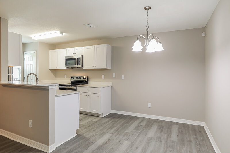 0/Mo, 3564 Atherton St Jacksonville, FL 32207 Dining Room View