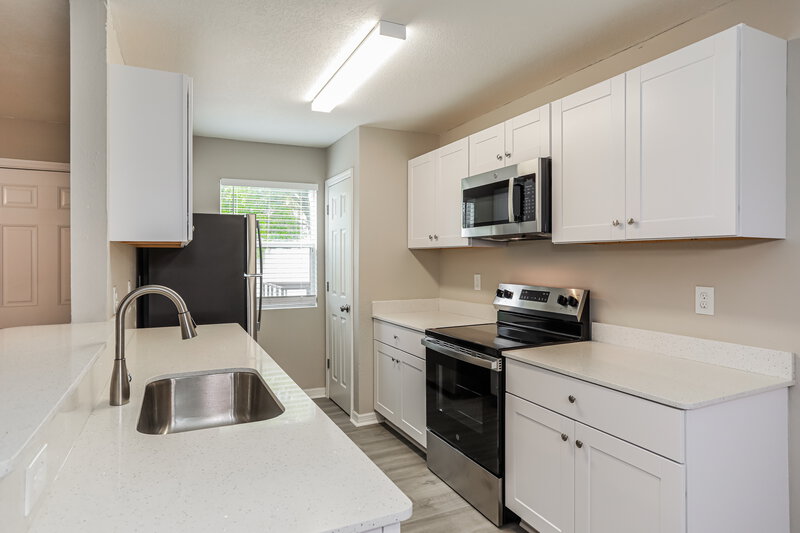 0/Mo, 3564 Atherton St Jacksonville, FL 32207 Kitchen View