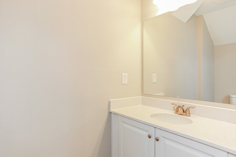 0/Mo, 3564 Atherton St Jacksonville, FL 32207 Bathroom View