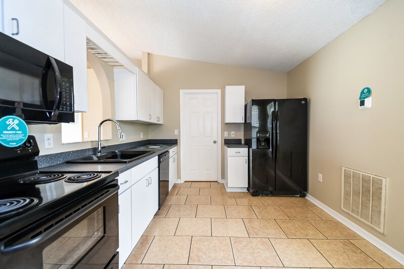 2,065/Mo, 11181 Illford Dr Jacksonville, FL 32246 Kitchen View 3