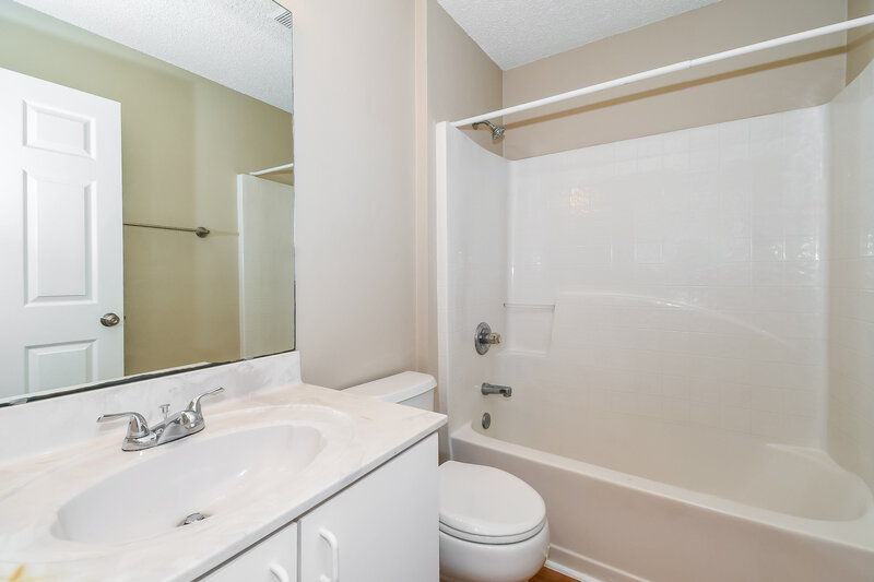 2,065/Mo, 11181 Illford Dr Jacksonville, FL 32246 Bathroom View