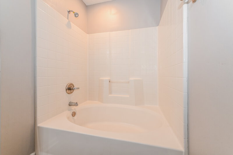 1,855/Mo, 3578 Caroline Vale Blvd Jacksonville, FL 32277 Main Bathroom View 2