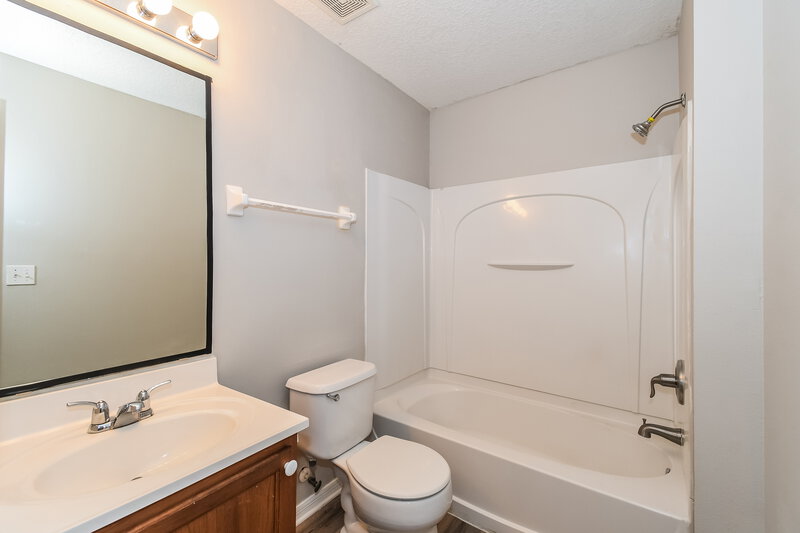 1,645/Mo, 7753 Highchair Ln Jacksonville, FL 32210 Bathroom View