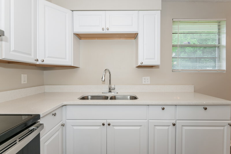 1,655/Mo, 304 Citizen St Green Cove Springs, FL 32043 Kitchen View 2