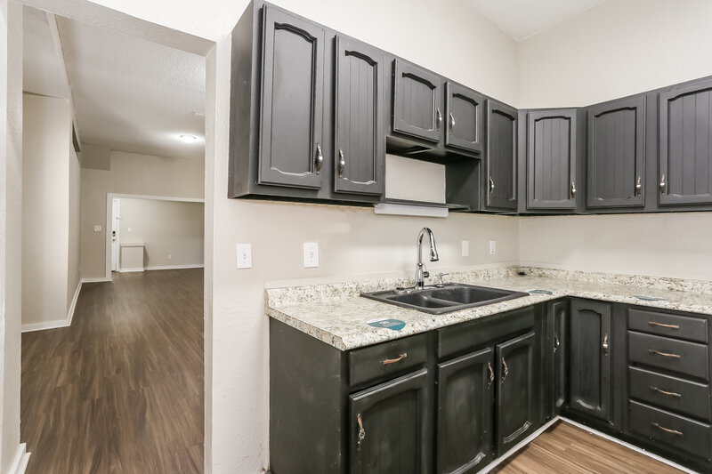 1,800/Mo, 2839 Spring Park Rd Jacksonville, FL 32207 Kitchen View 2