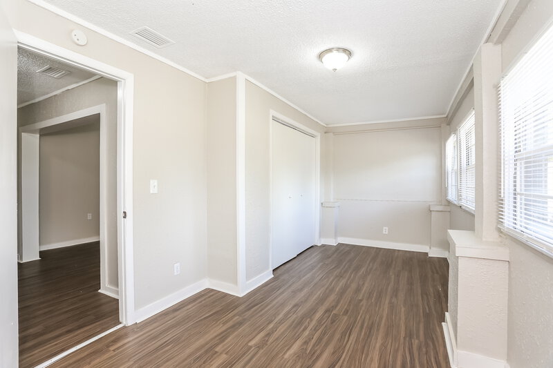 1,800/Mo, 2839 Spring Park Rd Jacksonville, FL 32207 Sun Room View