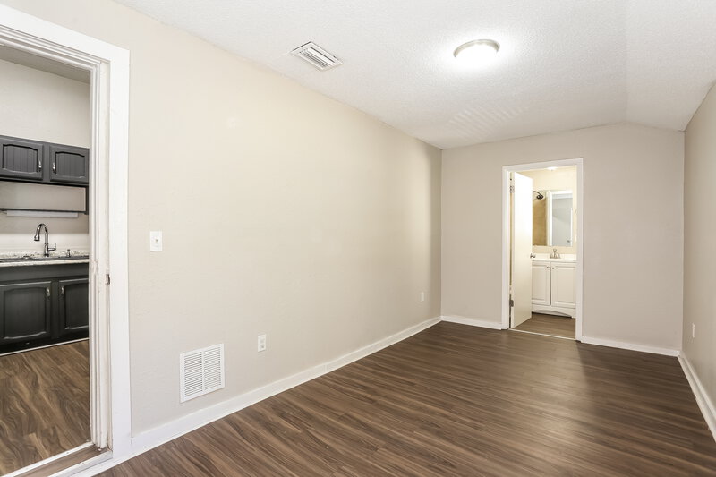 1,800/Mo, 2839 Spring Park Rd Jacksonville, FL 32207 Main Bedroom View