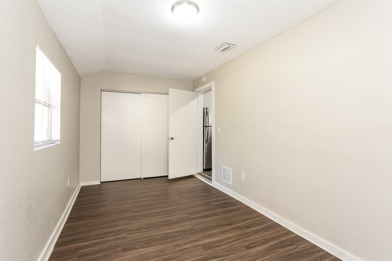 1,800/Mo, 2839 Spring Park Rd Jacksonville, FL 32207 Main Bedroom View 2