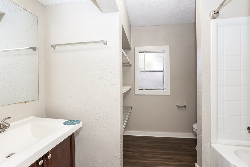 1,800/Mo, 2839 Spring Park Rd Jacksonville, FL 32207 Bathroom View