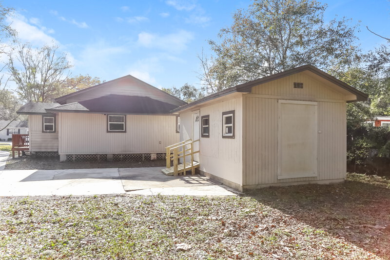 1,800/Mo, 2839 Spring Park Rd Jacksonville, FL 32207 Rear View