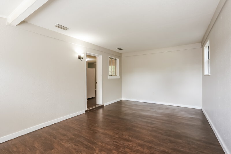 1,570/Mo, 6812 Hawkins Ct Jacksonville, FL 32219 Living Room View 2