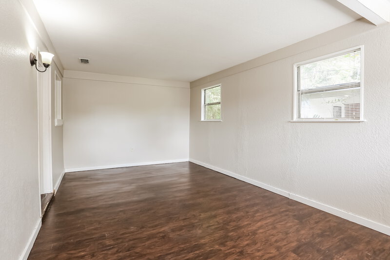 1,570/Mo, 6812 Hawkins Ct Jacksonville, FL 32219 Living Room View 3
