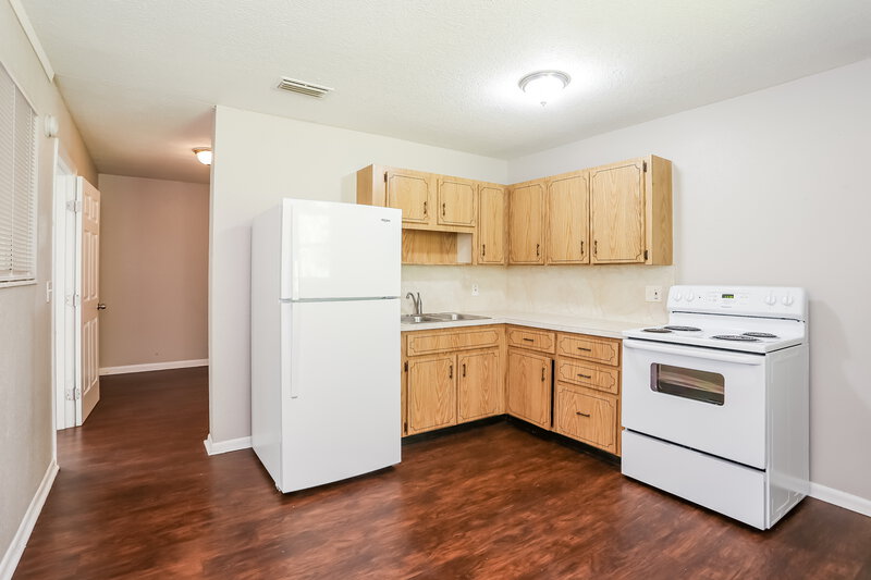 1,570/Mo, 6812 Hawkins Ct Jacksonville, FL 32219 Kitchen View 2