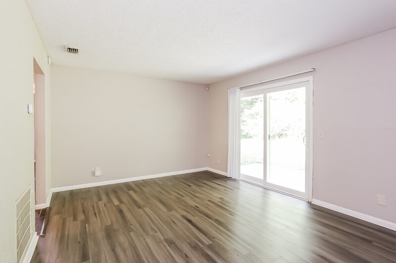 1,570/Mo, 6812 Hawkins Ct Jacksonville, FL 32219 Family Room View