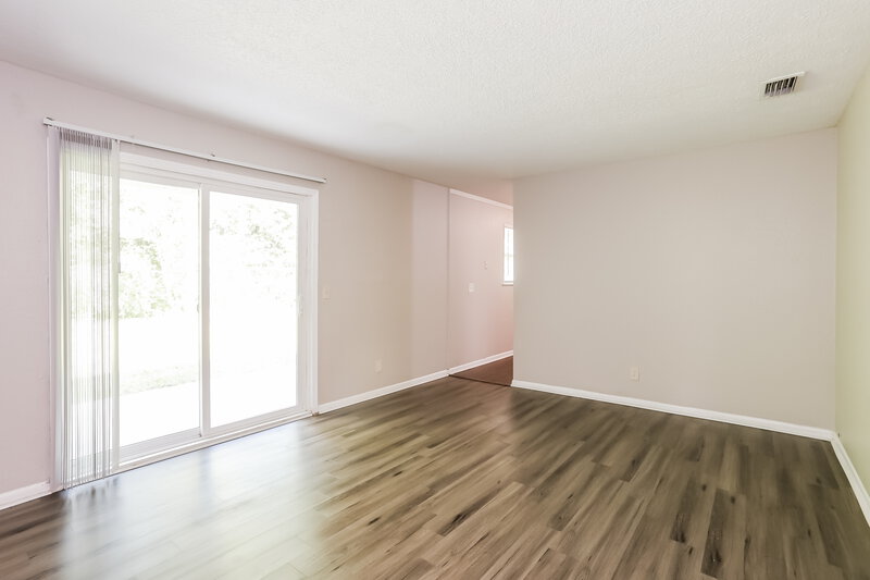 1,570/Mo, 6812 Hawkins Ct Jacksonville, FL 32219 Family Room View 2