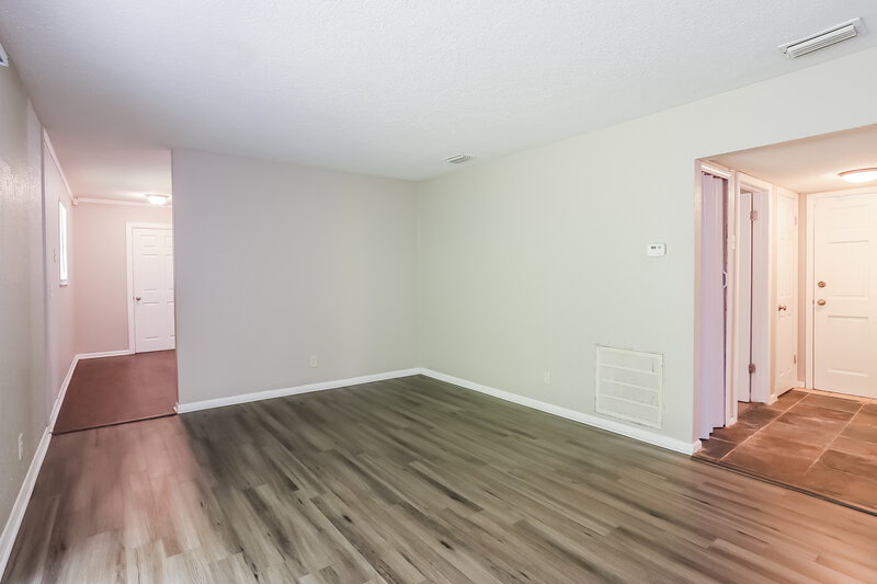 1,570/Mo, 6812 Hawkins Ct Jacksonville, FL 32219 Family Room View 4