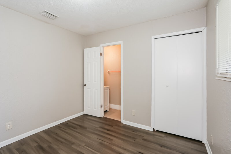 1,570/Mo, 6812 Hawkins Ct Jacksonville, FL 32219 Main Bedroom View