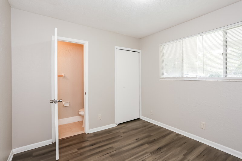 1,570/Mo, 6812 Hawkins Ct Jacksonville, FL 32219 Main Bedroom View 2