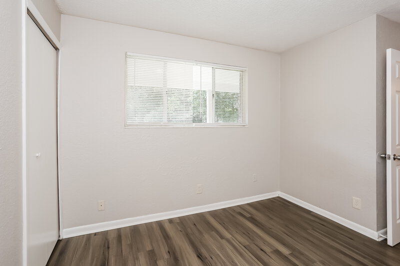 1,570/Mo, 6812 Hawkins Ct Jacksonville, FL 32219 Main Bedroom View 3