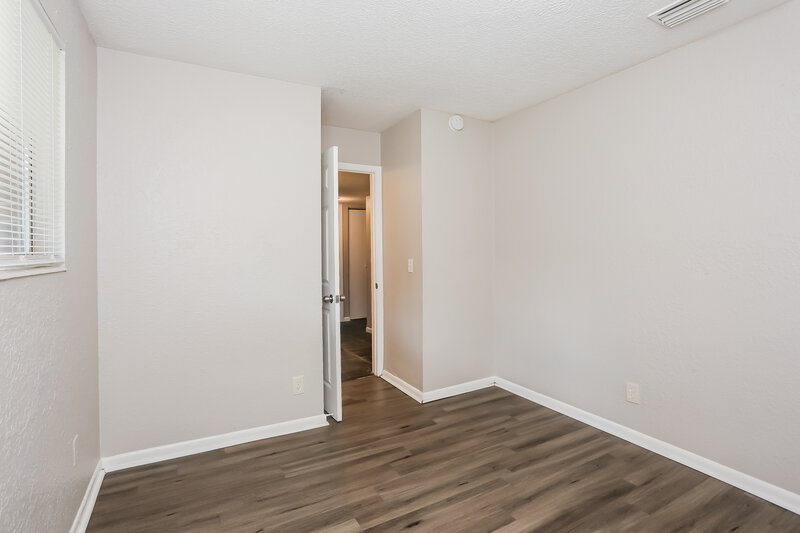 1,570/Mo, 6812 Hawkins Ct Jacksonville, FL 32219 Main Bedroom View 4