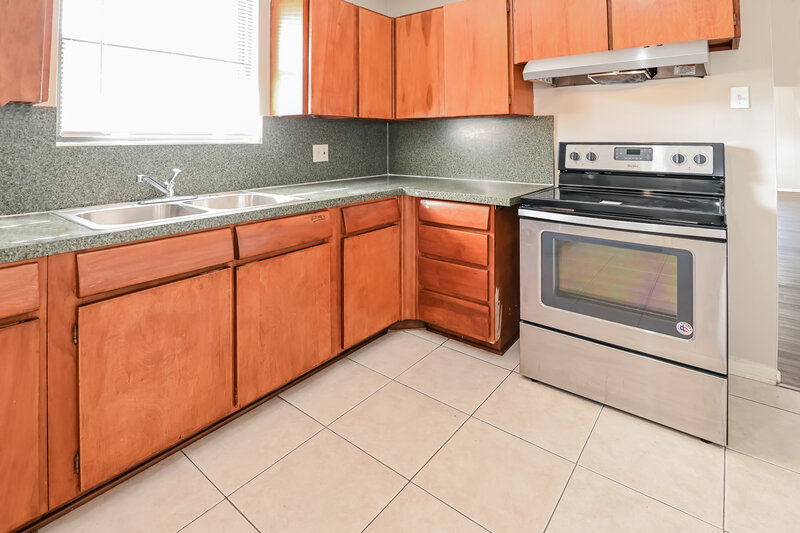 1,580/Mo, 3937 RODBY DR Jacksonville, FL 32210 Kitchen View 2