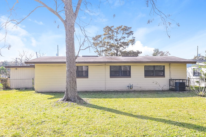 1,580/Mo, 3937 RODBY DR Jacksonville, FL 32210 Rear View