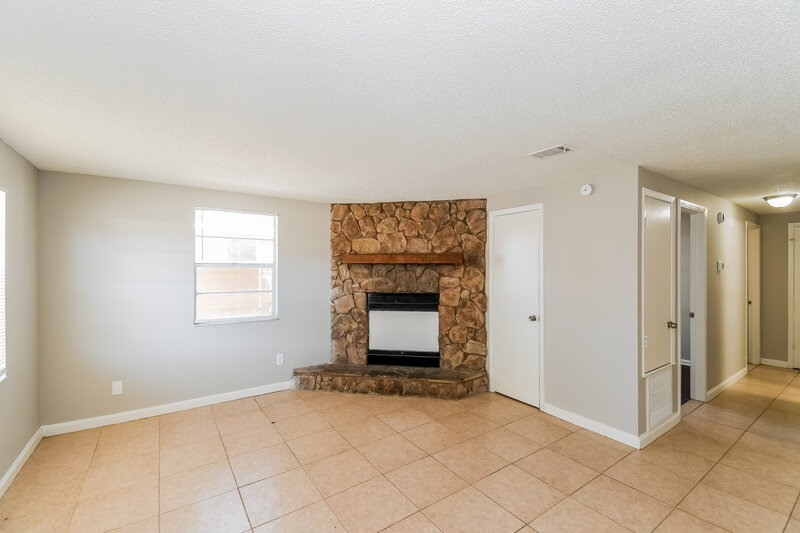 1,365/Mo, 7651 McCowan Dr Jacksonville, FL 32244 Living Room View 2