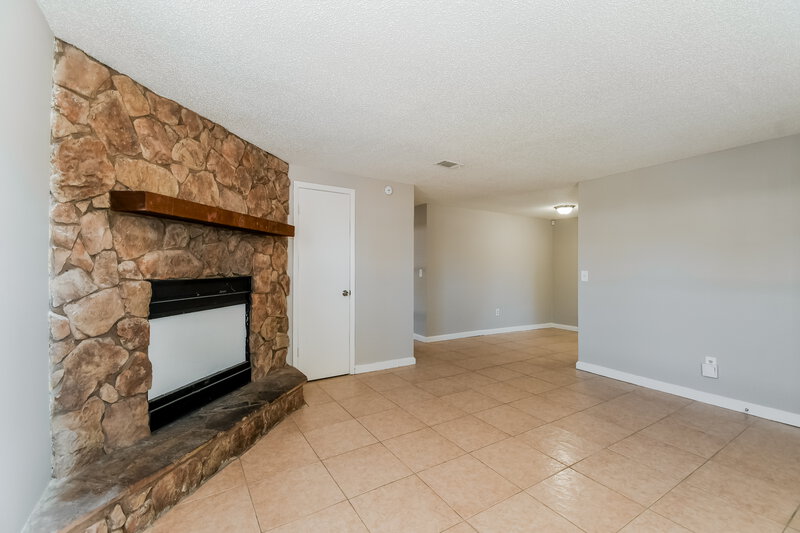 1,365/Mo, 7651 McCowan Dr Jacksonville, FL 32244 Living Room View 3