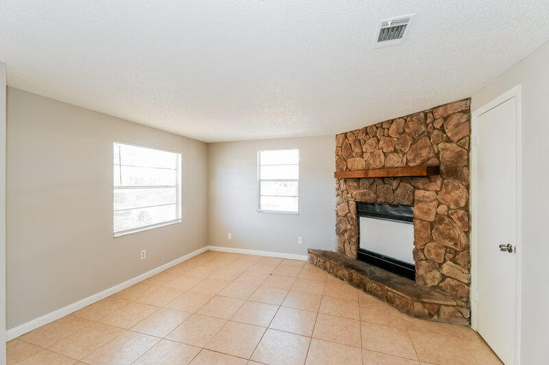 1,365/Mo, 7651 McCowan Dr Jacksonville, FL 32244 Living Room View 4