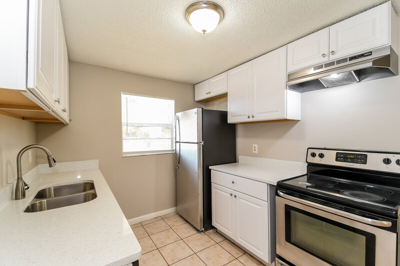 1,365/Mo, 7651 McCowan Dr Jacksonville, FL 32244 Kitchen View