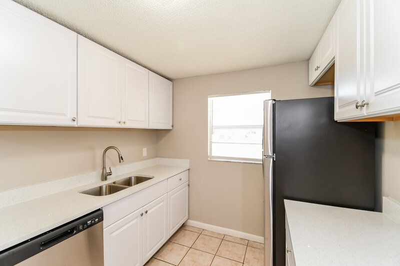 1,365/Mo, 7651 McCowan Dr Jacksonville, FL 32244 Kitchen View 2