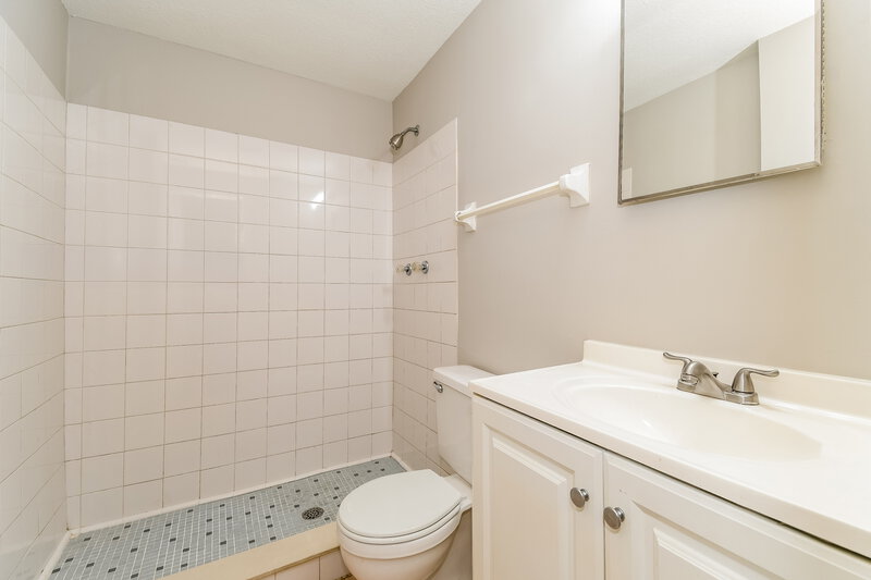 1,365/Mo, 7651 McCowan Dr Jacksonville, FL 32244 Main Bathroom View