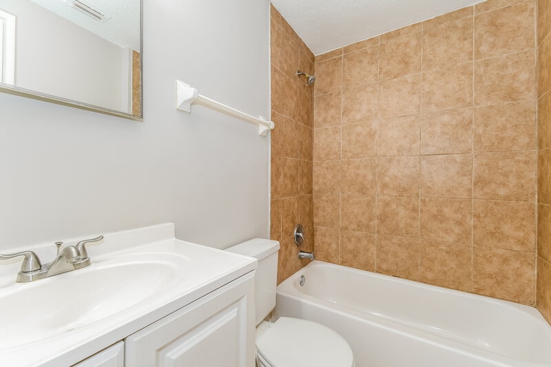 1,365/Mo, 7651 McCowan Dr Jacksonville, FL 32244 Bathroom View