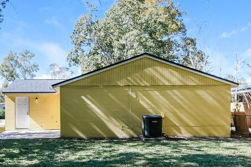 1,365/Mo, 7651 McCowan Dr Jacksonville, FL 32244 Rear View