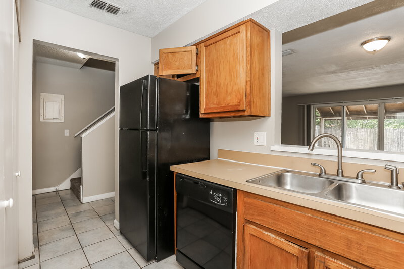 1,585/Mo, 7656 Arble Dr Jacksonville, FL 32211 Kitchen View 3