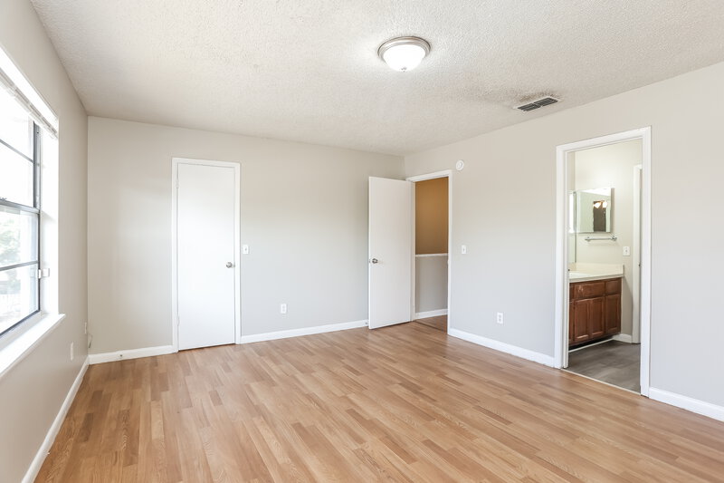 1,585/Mo, 7656 Arble Dr Jacksonville, FL 32211 Main Bedroom View