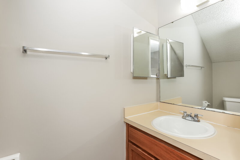 1,585/Mo, 7656 Arble Dr Jacksonville, FL 32211 Bathroom View