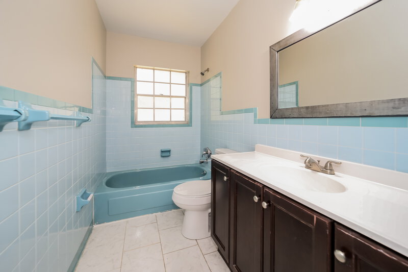 1,845/Mo, 121 Saturn Ln Orange Park, FL 32073 Bathroom View