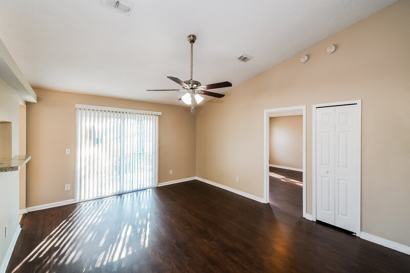 1,640/Mo, 1939 APOPKA DR Middleburg, FL 32068 Living Room View