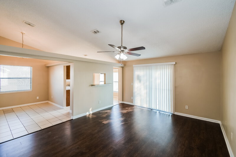 1,640/Mo, 1939 APOPKA DR Middleburg, FL 32068 Living Room View 2