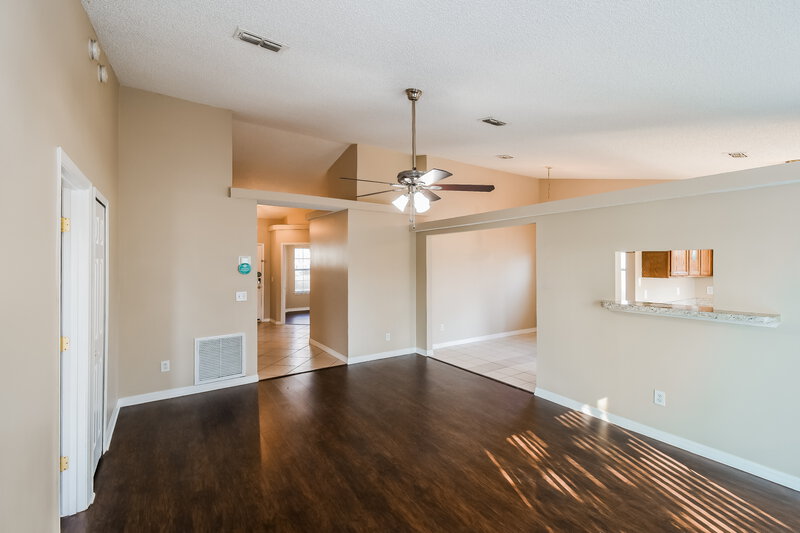 1,640/Mo, 1939 APOPKA DR Middleburg, FL 32068 Living Room View 3