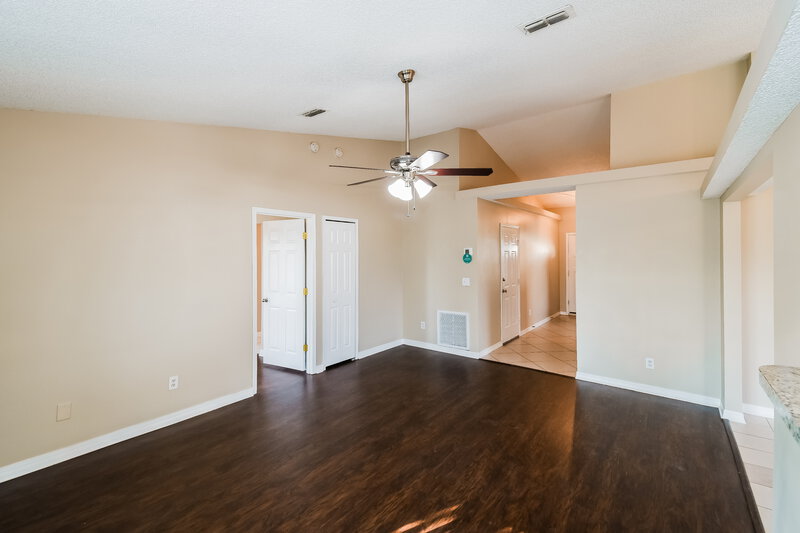 1,640/Mo, 1939 APOPKA DR Middleburg, FL 32068 Living Room View 4